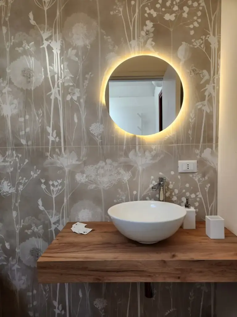Purple Room 6 di Gaia Suites a Torino con letto matrimoniale e divano letto